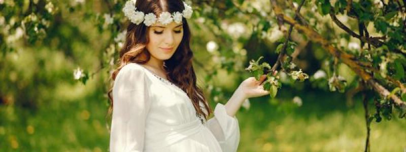 Bella mujer embarazada