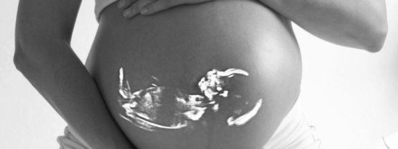 Barriga de mujer embarazada.